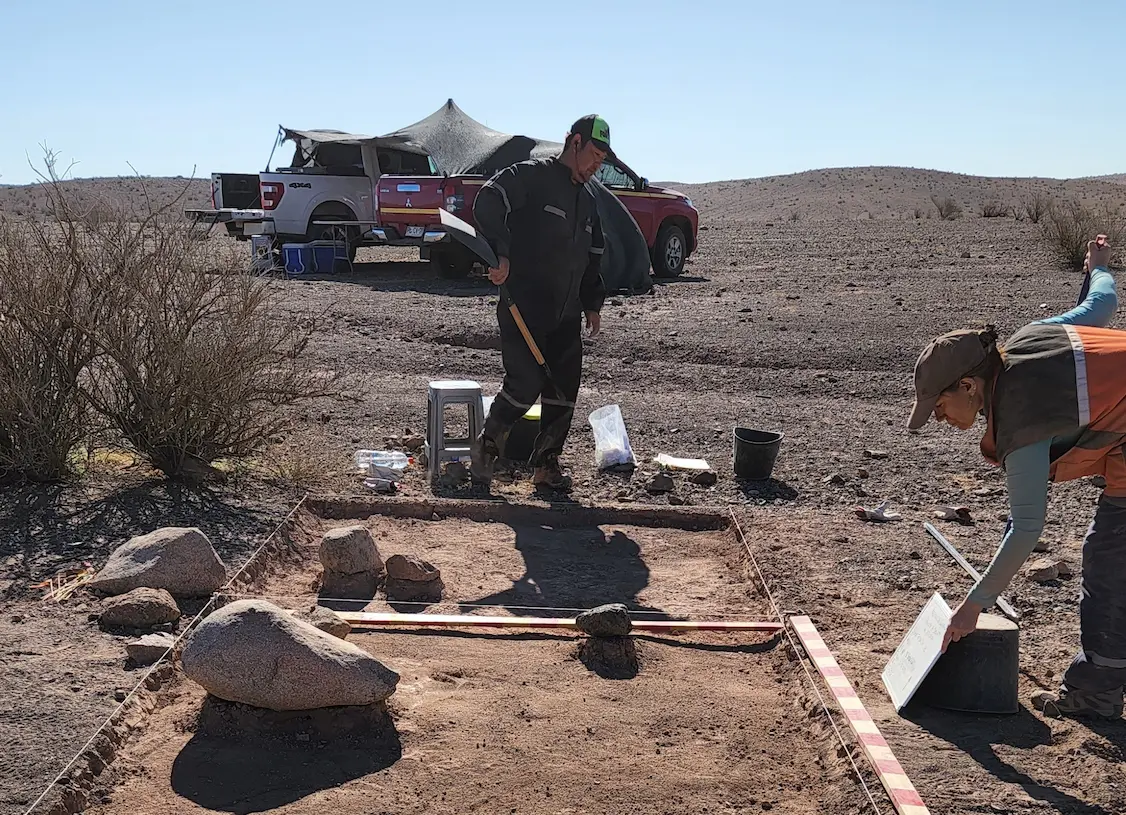 Equipo de arqueólogos 2